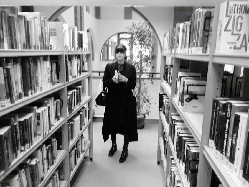 Aïda Lorrain, interprétation de « Phéromones », projet « Je peux le faire ! » sur le site www.lieuxpublics.org, 2020
