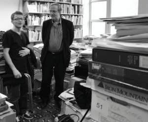 Alexandre Gurita avec Robert Storr dans son bureau à Yale School of Art en 2011 lors de la Biennale de Paris à New York en 2011, Par Sylvie Chan Liat