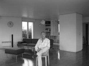 Ghislain Mollet-Viéville dans son appartement au 59 avenue Ledru-Rollin 75012 Paris en 2006